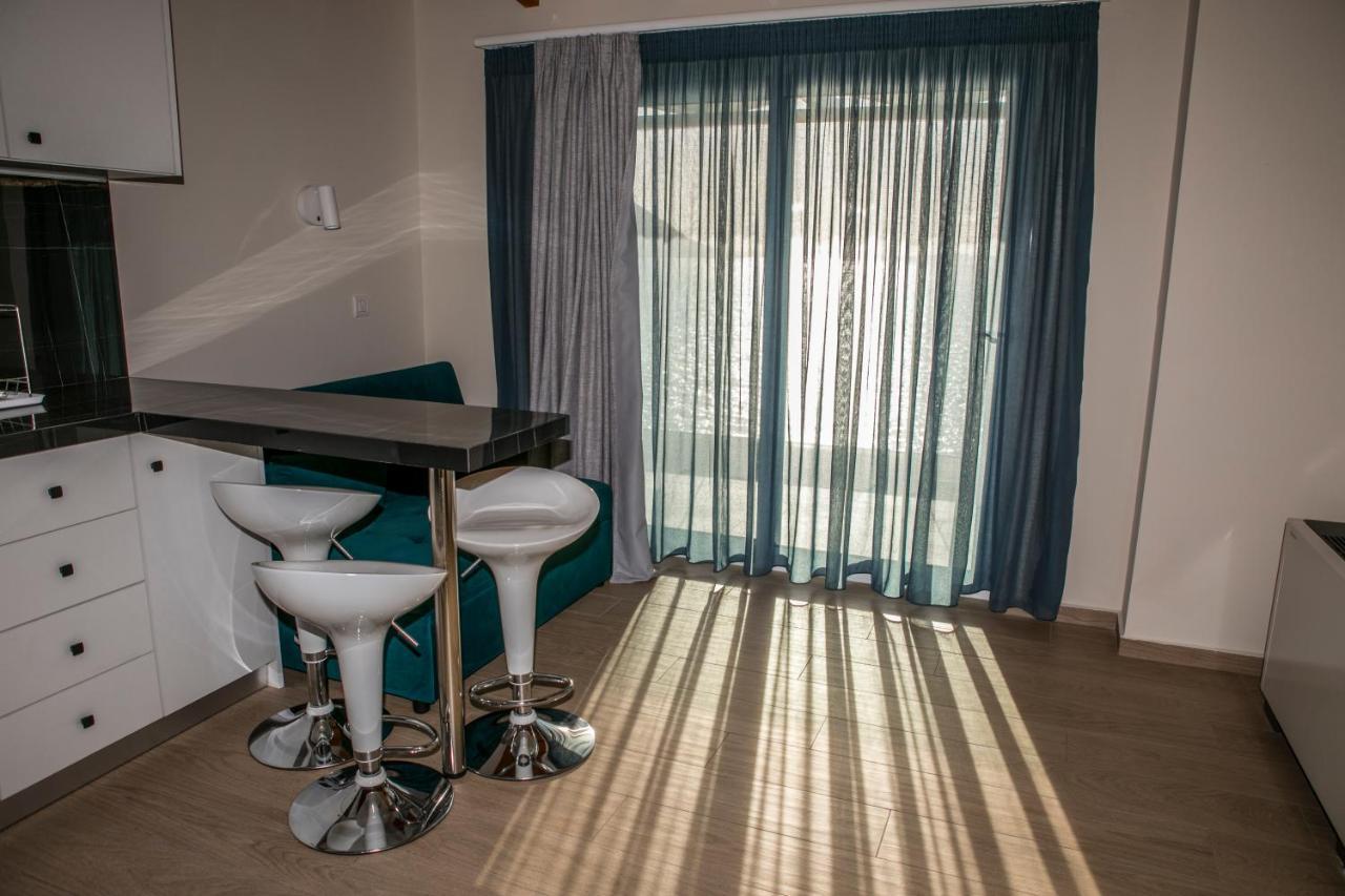 Hotel Alexander Mýtikas Buitenkant foto